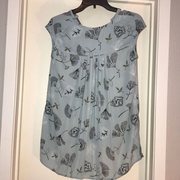 Chelsea28 back pleat top - Picture 3 of 3